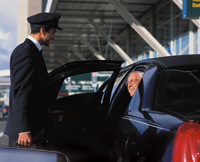 Pearson Toronto Airport Taxi or Limo to and from Windsor, Ontario