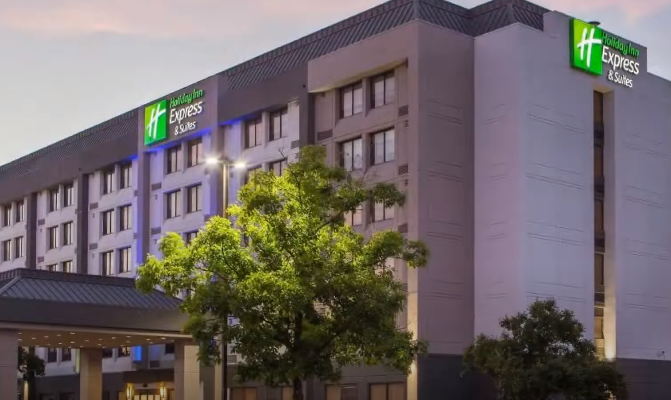 Airport to Holiday Inn Express & Suites Oakville Toronto
