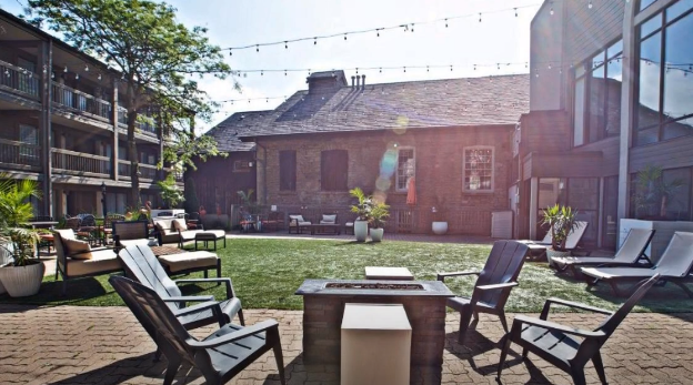 Airport to Old Stone Inn Boutique Hotel