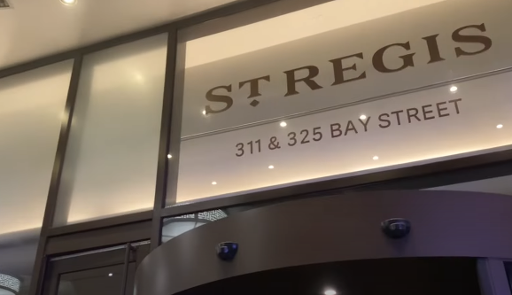 Airport to St Regis Adelaide Hotel Toronto by Taxi​