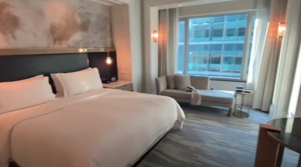 Airport to St Regis Adelaide Hotel Toronto