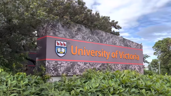 Airport to Victoria University