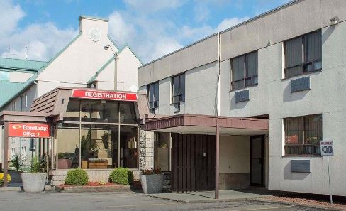 Econo Lodge by the Falls