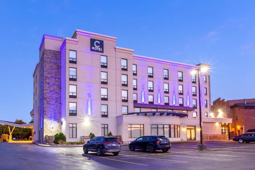 Toronto Pearson Airport Taxi to C Hotel by Carmen's