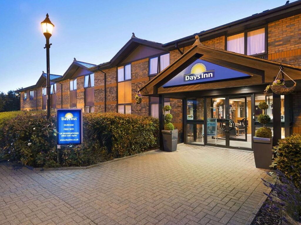 Toronto Pearson Airport Taxi to Days Inn by Wyndham Whitby
