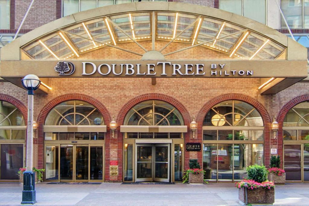 Taxi to DoubleTree by Hilton Hotel