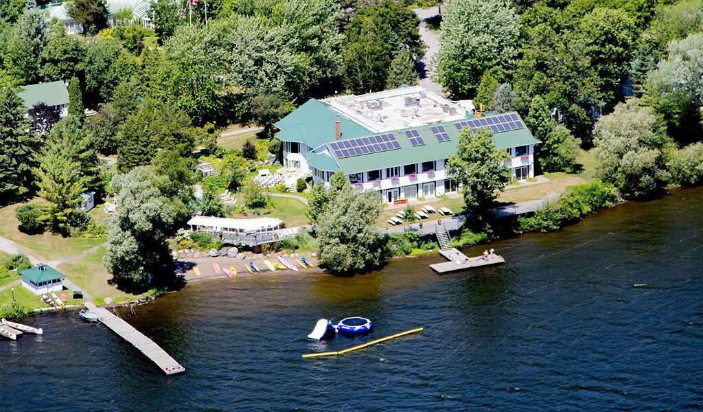 Toronto Pearson Airport Taxi to Elmhirst's Resort - Kawarthas