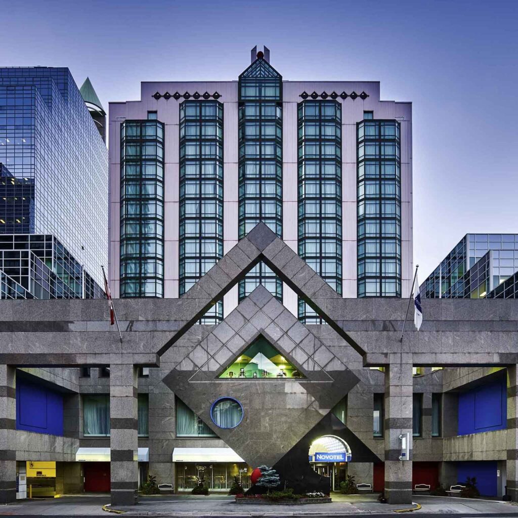 Toronto Pearson Airport Taxi to Novotel Toronto North York